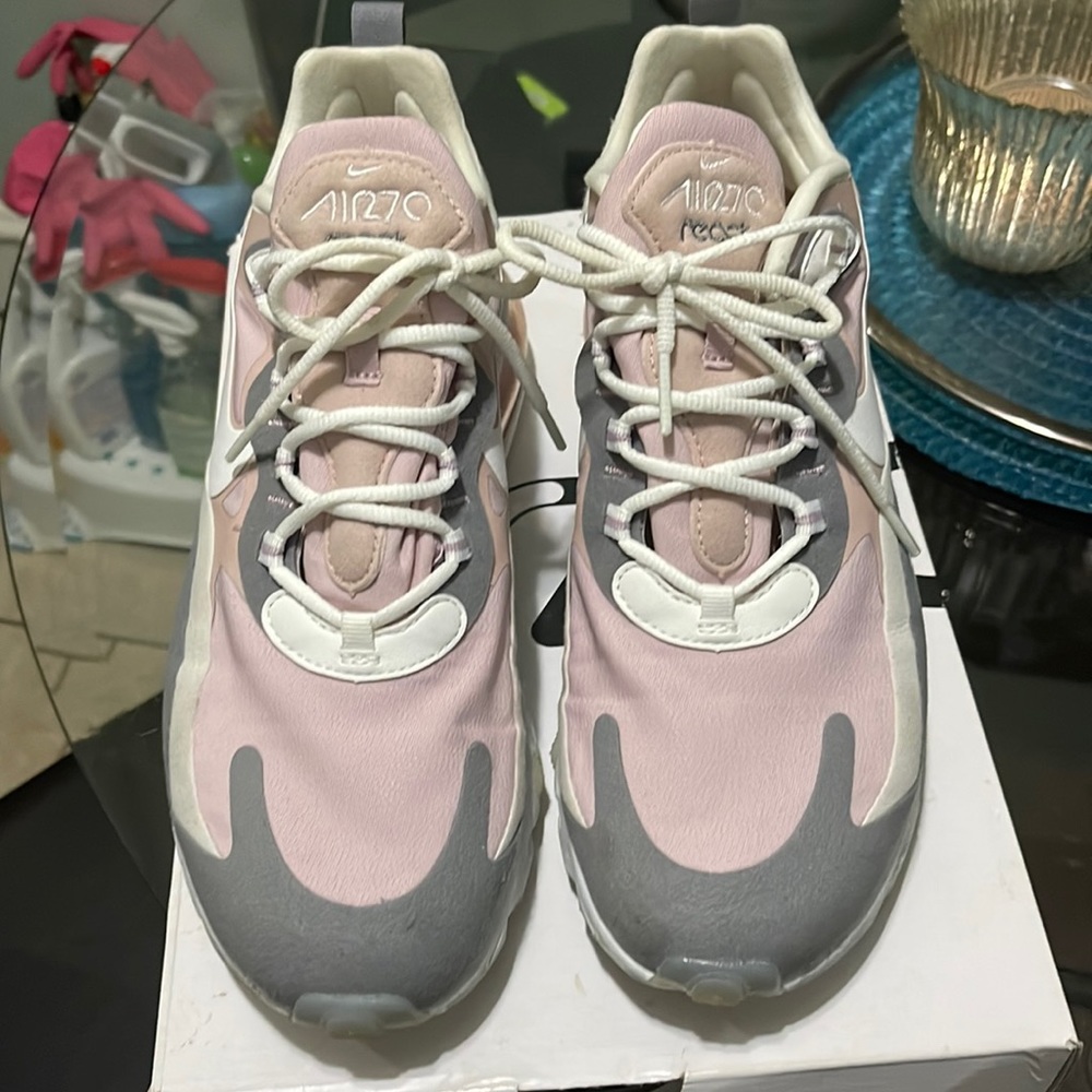 W air max 270 React